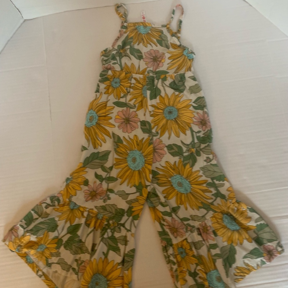 Toddler Girls FABKIDS Floral Outfit. XS (4T/5T). - Picture 4 of 4